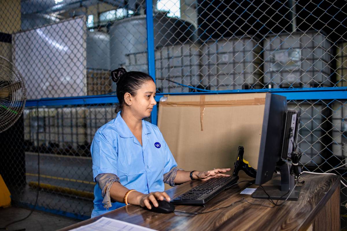planner reviewing a shipment alert